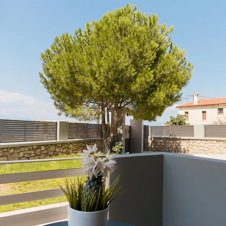 Ollenia's Harmony Luxury Apartmán Dhervénion