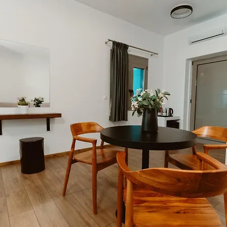 Ollenia's Harmony Luxury Dhervénion