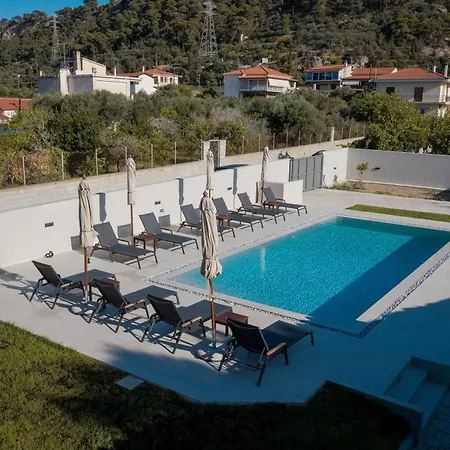 Ollenia's Harmony Luxury Apartmán Dhervénion