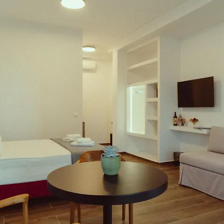 Ollenia's Harmony Luxury Apartment *