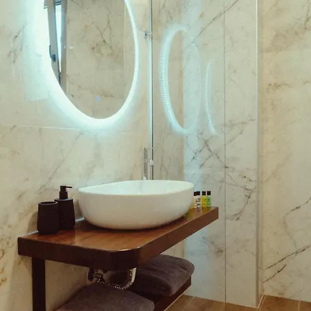 Ollenia's Harmony Luxury *