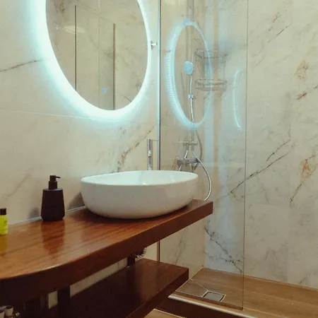 Ollenia's Harmony Luxury Apartment *